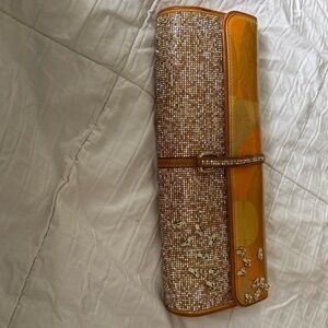 Louis Vuitton Vernis Fleurs Pochette clutch embellished with bees and righstones